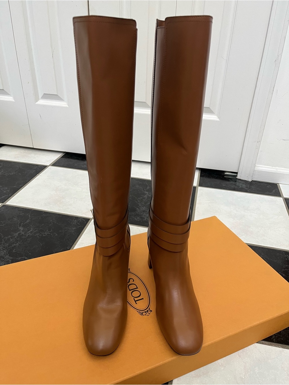 NIB 100% AUTH Tod's Cognac Leather Over-the-Knee Riding Boots Sz 41 W/defects